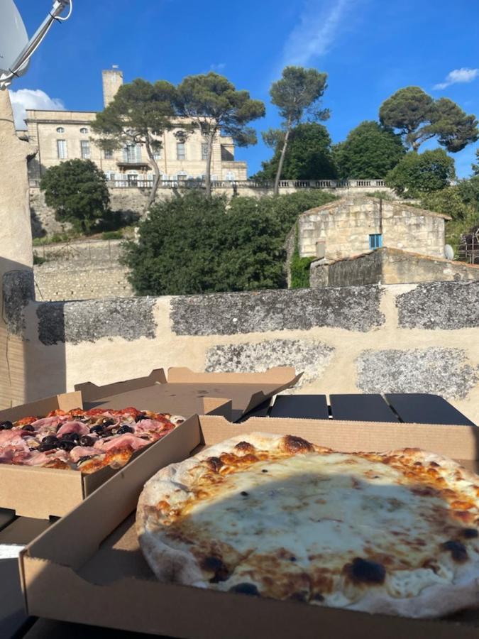 INSOLITE La Tour des Templiers Montfrin Extérieur photo